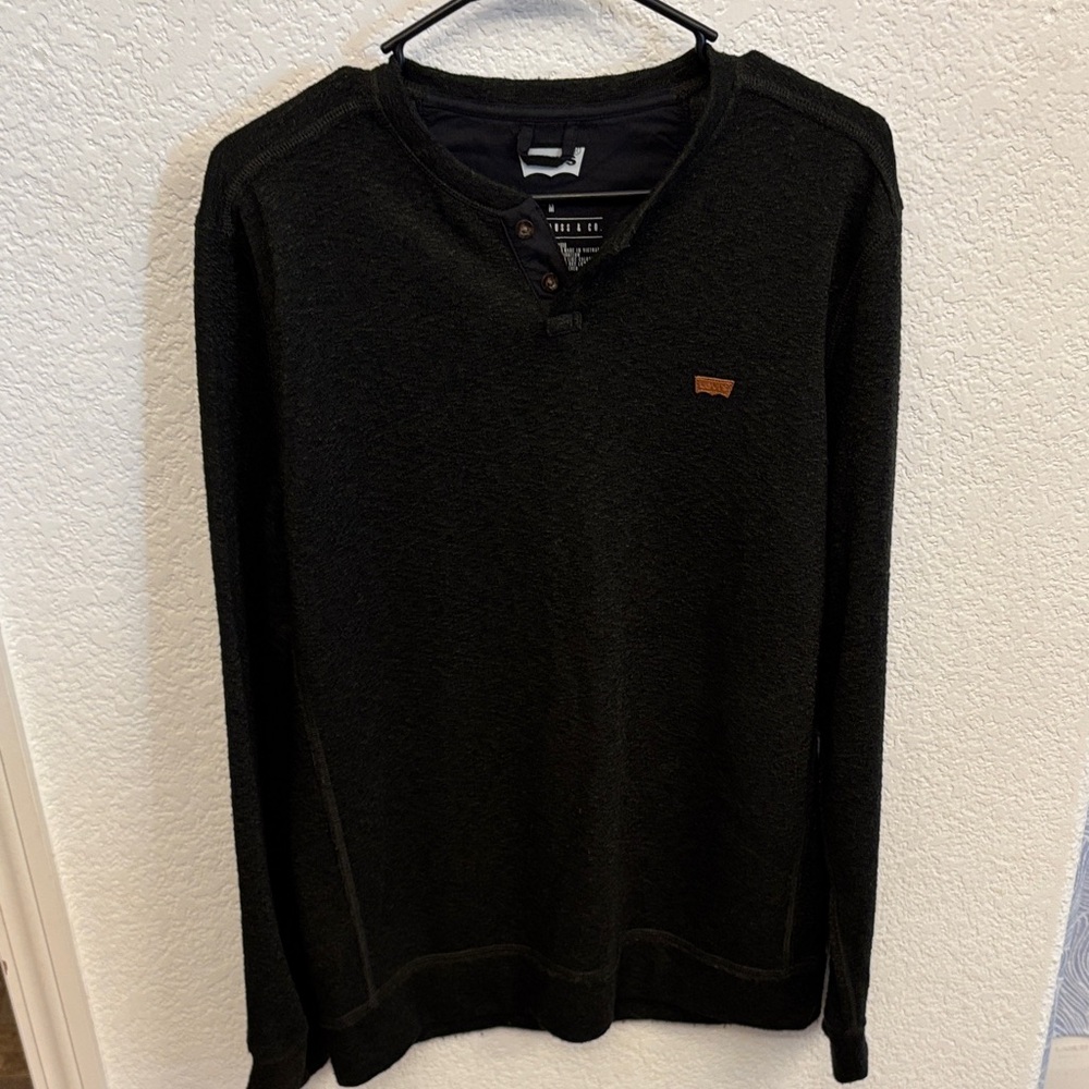 Men's Levi’s black Sweater size Medium